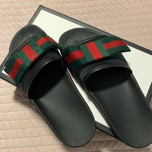 Gucci Pursuit Slide with Bow